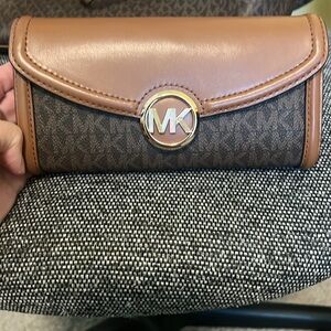 BNWT Michael Kors Wallet